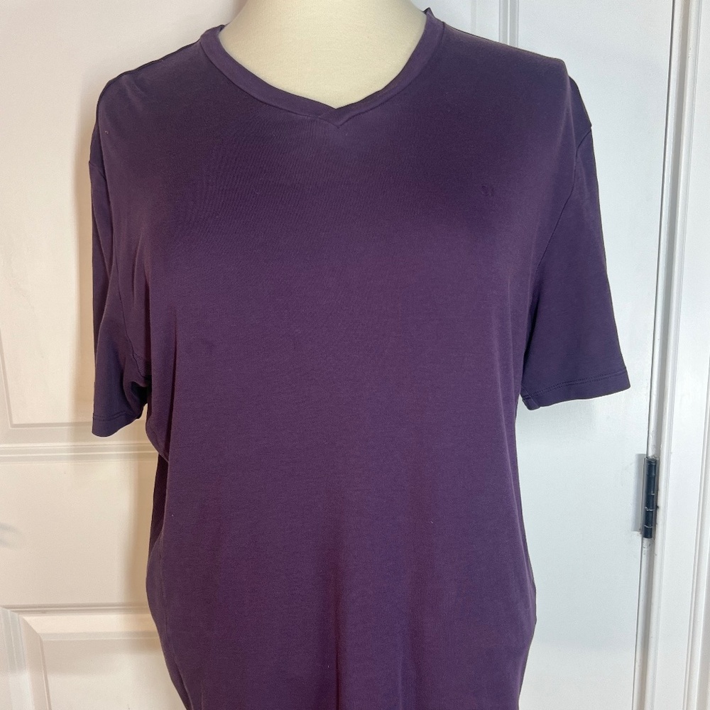 Calvin Klein, Sz. Medium, Short Sleeve, V Neck, Purple Tee Shirt